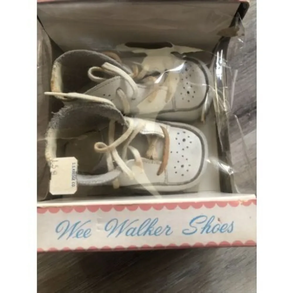 VINTAGE LEATHER WEE WALKERS BABY SHOES 1950's
